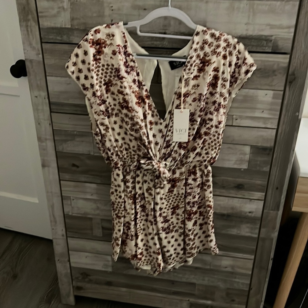 Vici M new with tags romper